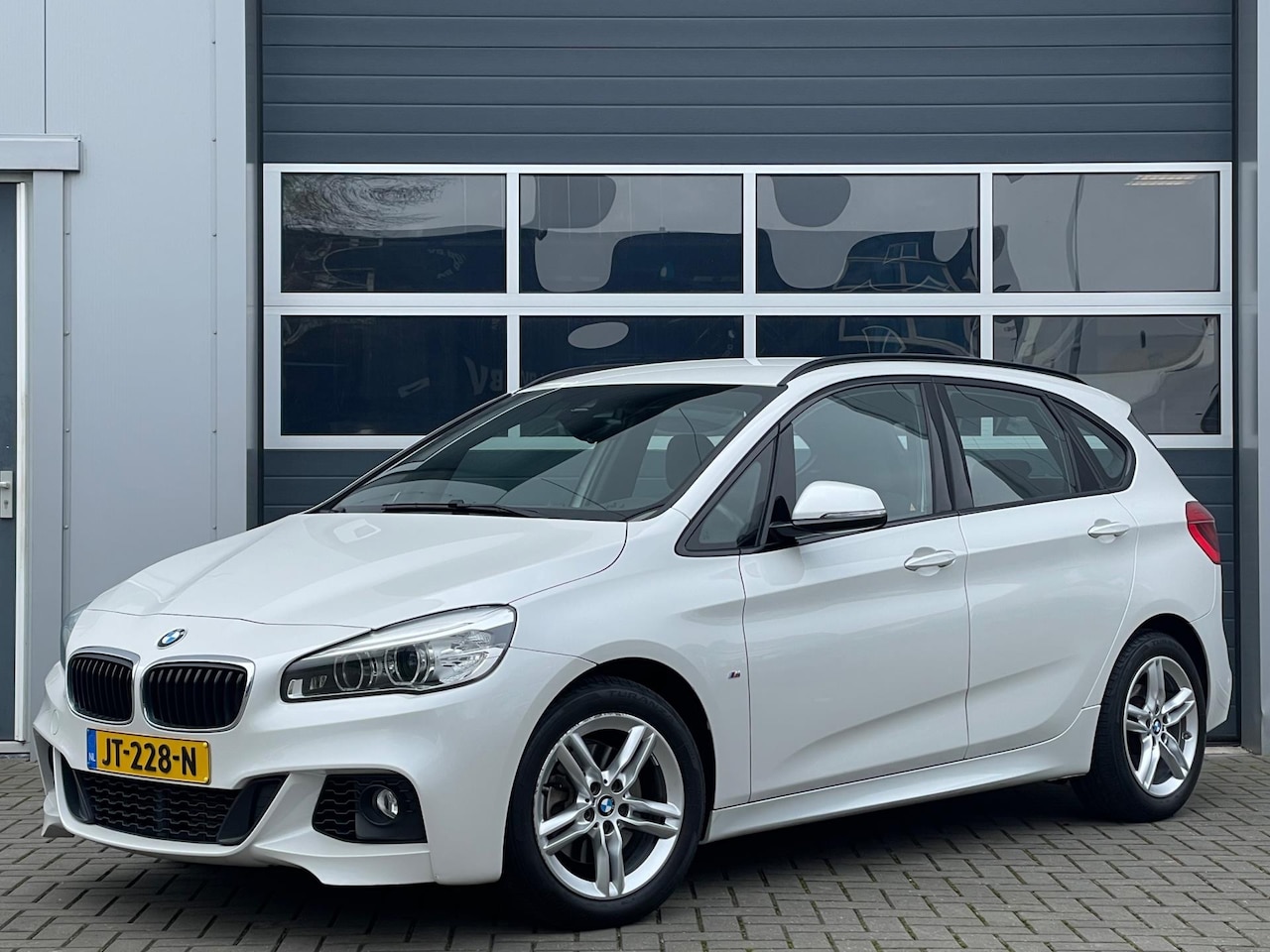 BMW 2-serie Active Tourer - 218i Executive | Automaat | M-pakket | Full LED | Navi | Sportstoelen | PDC - AutoWereld.nl