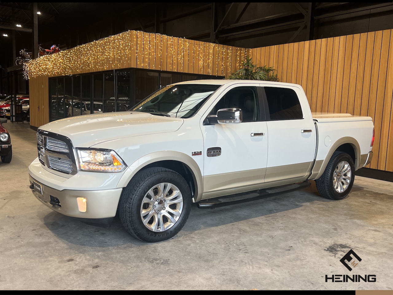 Dodge Ram 1500 - 5.7 V8 4x4 Crew Cab 5'7 Longhorn Pearl White - AutoWereld.nl