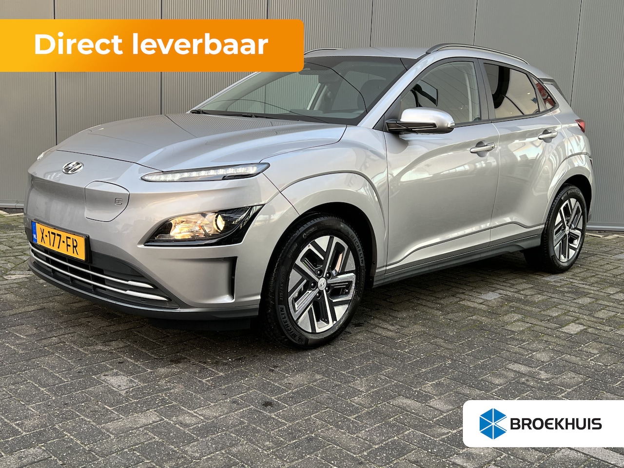 Hyundai Kona - 64 kWh 204pk Pure | LED | Camera | Climate | Carplay | Keyless | Navigatie | 17" Lichtmeta - AutoWereld.nl