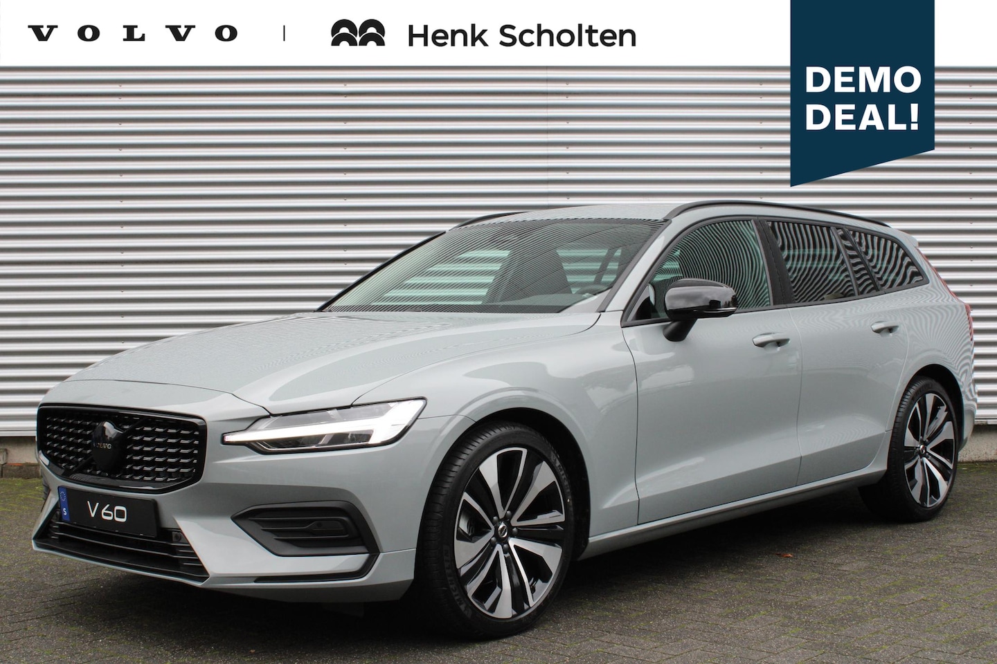 Volvo V60 - B4 Mild Hybrid AUT7 197PK Essential Edition | Sport Pack | Glossy Black Grille & Beletteri - AutoWereld.nl