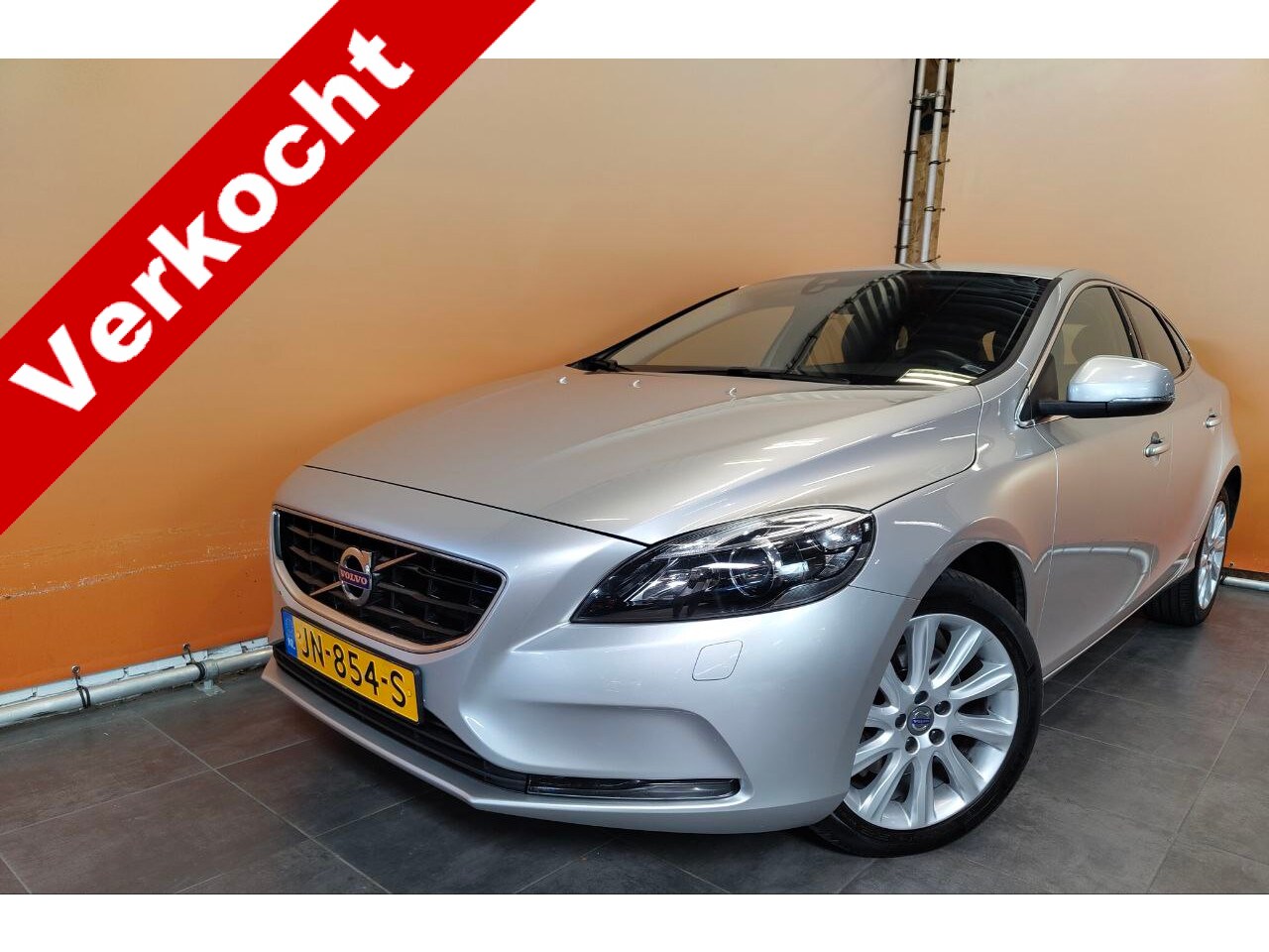 Volvo V40 - 2.0 T3 Momentum dealer onderhouden navi lmv - AutoWereld.nl