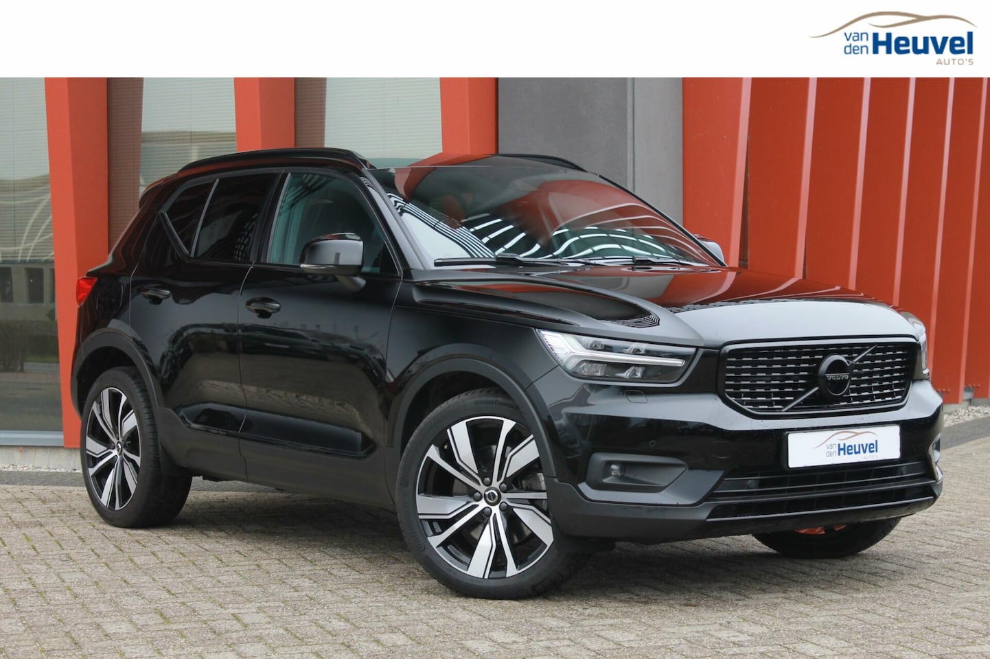 Volvo XC40 - T4 Recharge R-Design | Leder | Stoelverwarming | Parkeercamera | Glossy Black | Keyless - AutoWereld.nl