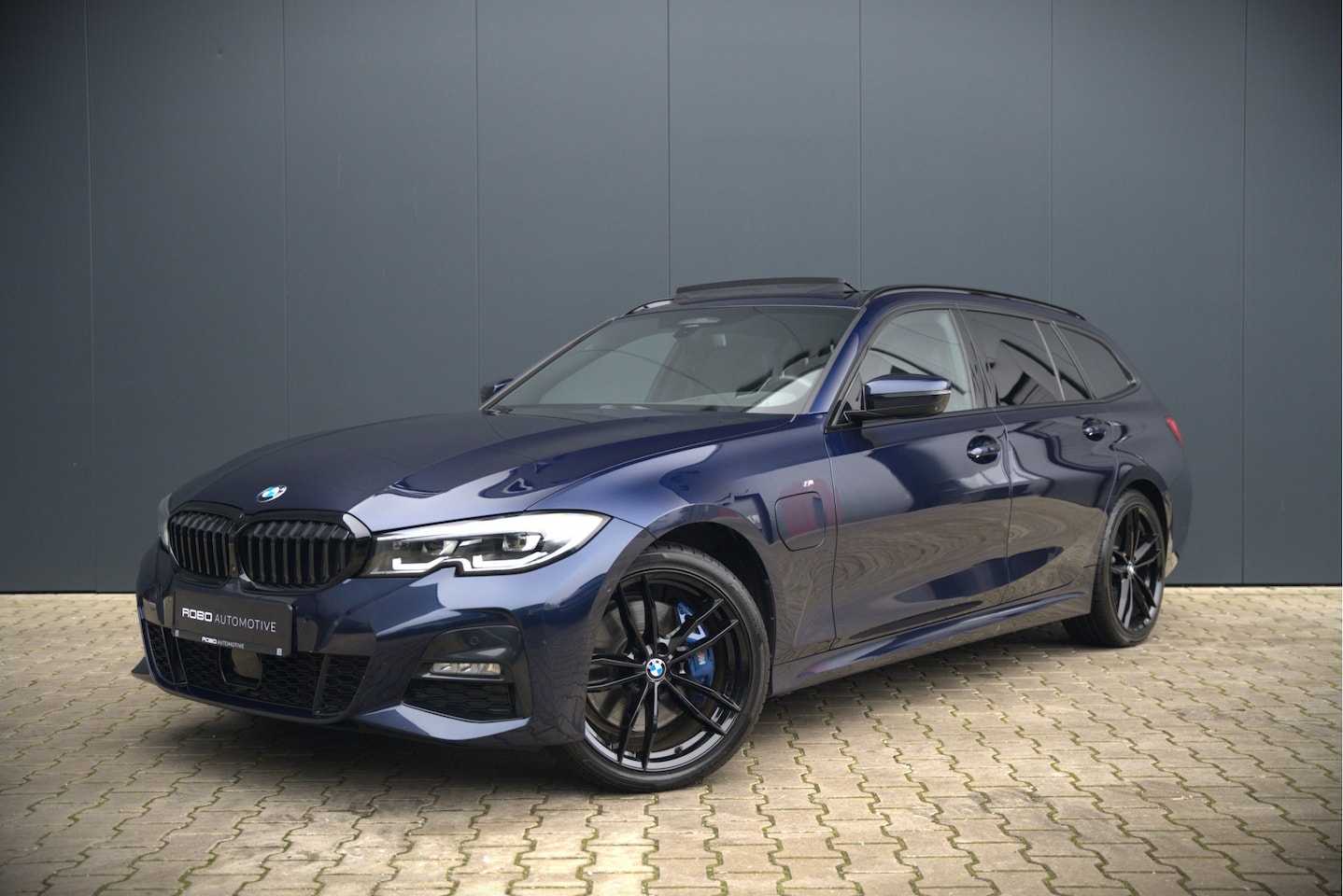 BMW 3-serie Touring - 330e xDrive High Executive M-Sport | Panoramadak | Harman Kardon | 360° Camera | Assisted - AutoWereld.nl