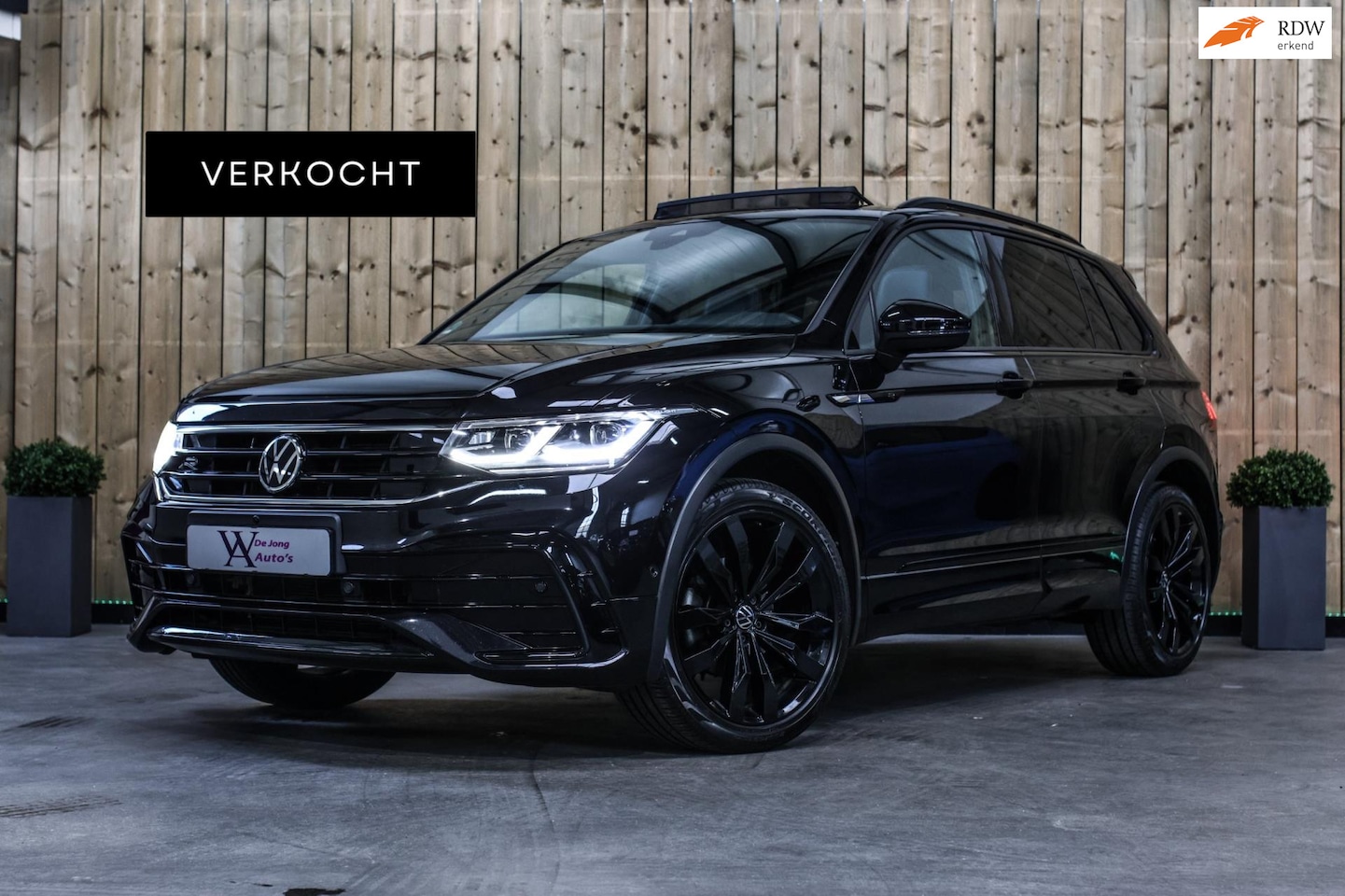 Volkswagen Tiguan - 1.5 TSI R-Line *Pano*360 Camera*Standkachel*Keyless* - AutoWereld.nl