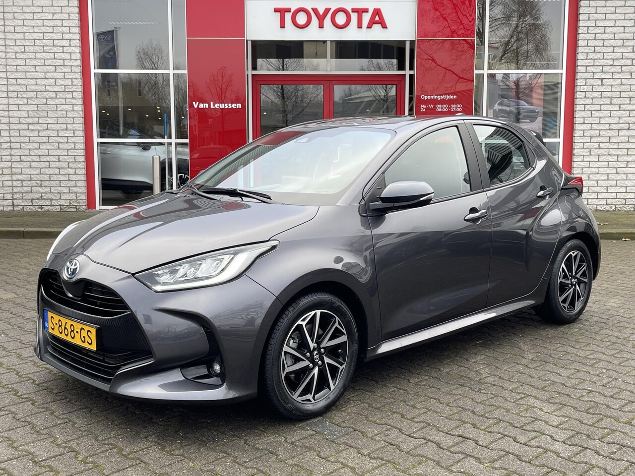 Toyota Yaris - 1.5 HYBRID DYNAMIC KEYLESS LED 16' LM-VELGEN CAMERA APPLE/ANDROID CLIMA AD-CRUISE BLUETOOT - AutoWereld.nl