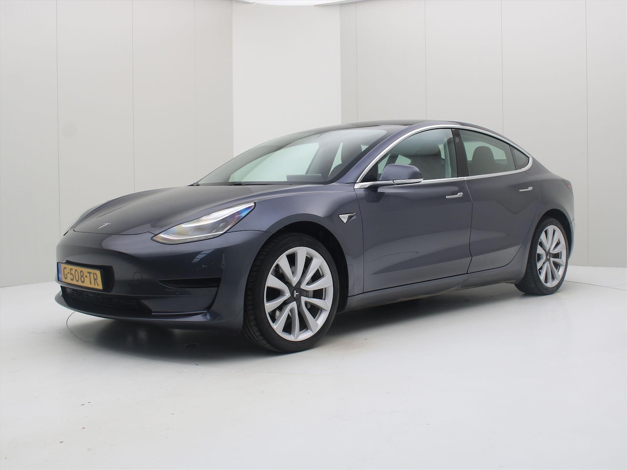 Tesla Model 3 - Standard RWD Plus [ SPECIAAL INTERIEUR+AUTOPILOT+19" LMV+60 kWh+PREMIUM AUDIO ] - AutoWereld.nl