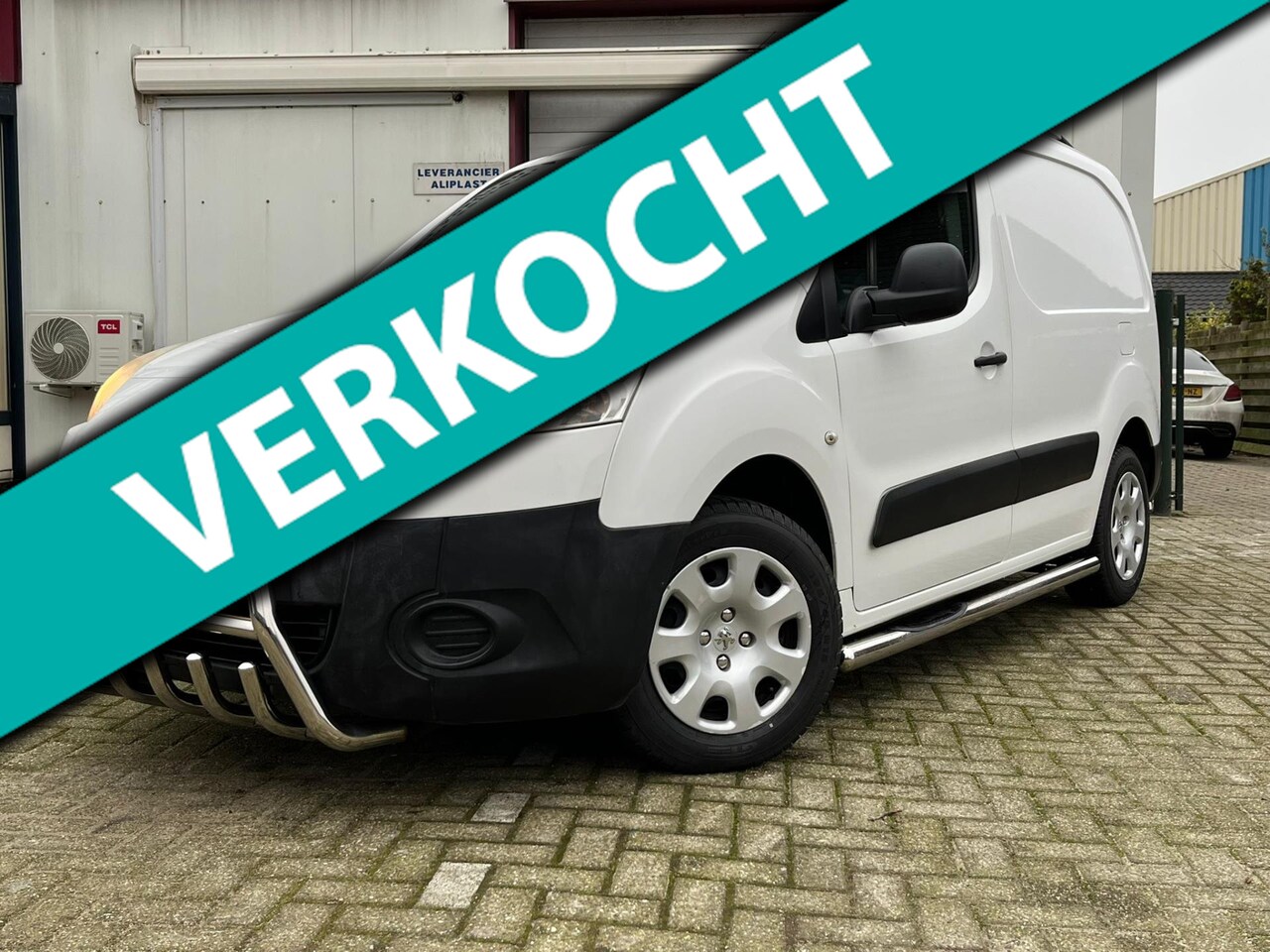 Peugeot Partner Tepee - 1.6 VTi 120 1.6 VTi L1 XR BENZINE APK MARGE - AutoWereld.nl