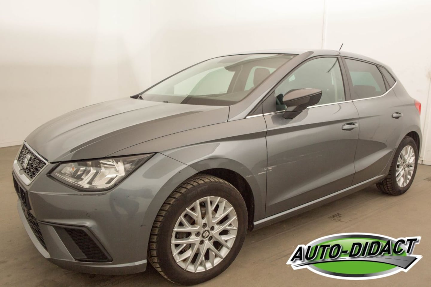 Seat Ibiza - 1.6 TDI Airco Navi Style Business Intense - AutoWereld.nl