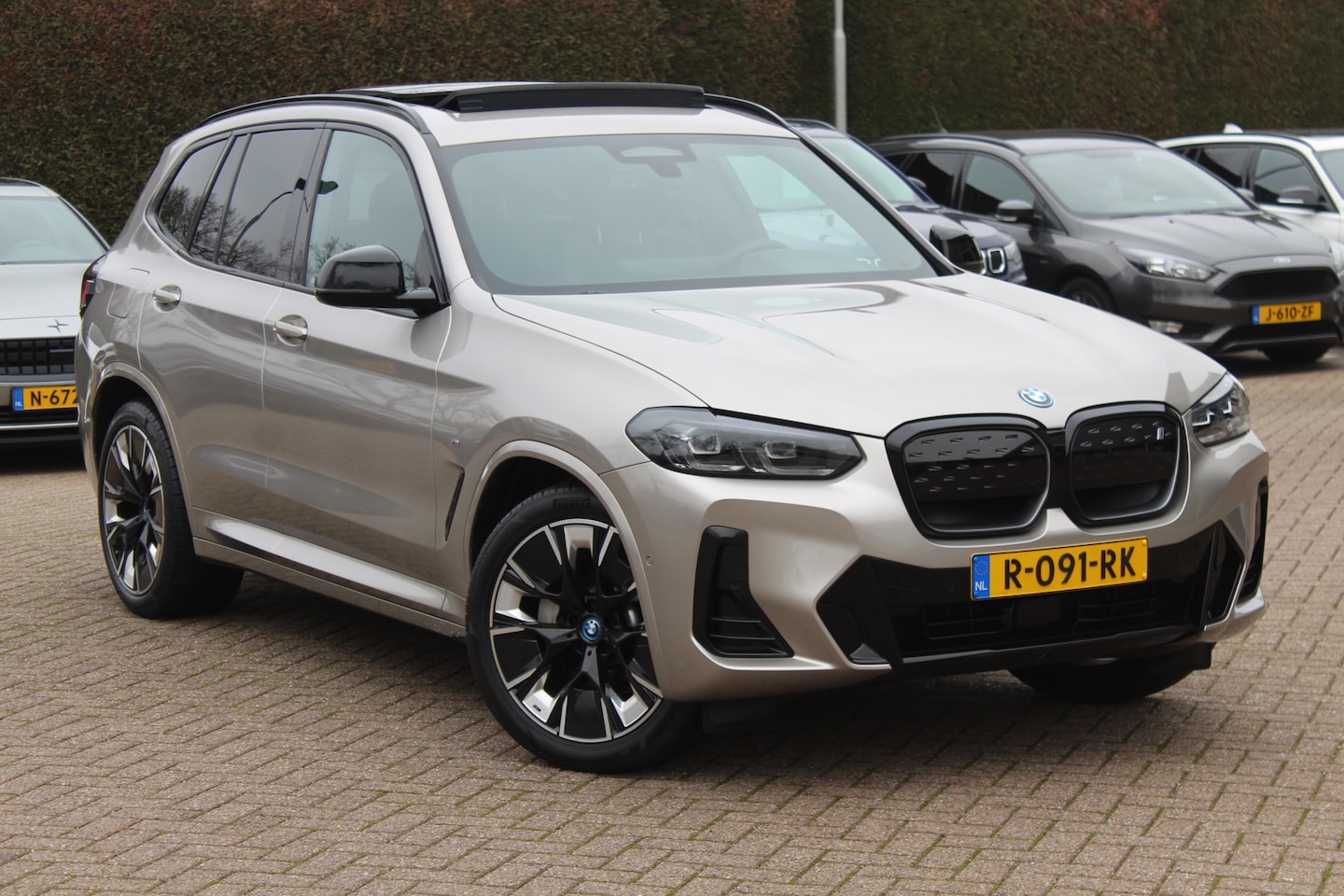 BMW iX3 - Executive 80 kWh / Panoramadak / Camera / Leder / 20'' / DAB / Sfeerverlichting / Stoelver - AutoWereld.nl