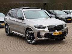 BMW iX3 - Executive 80 kWh / Panoramadak / Camera / Leder / 20'' / DAB / Sfeerverlichting / Stoelver