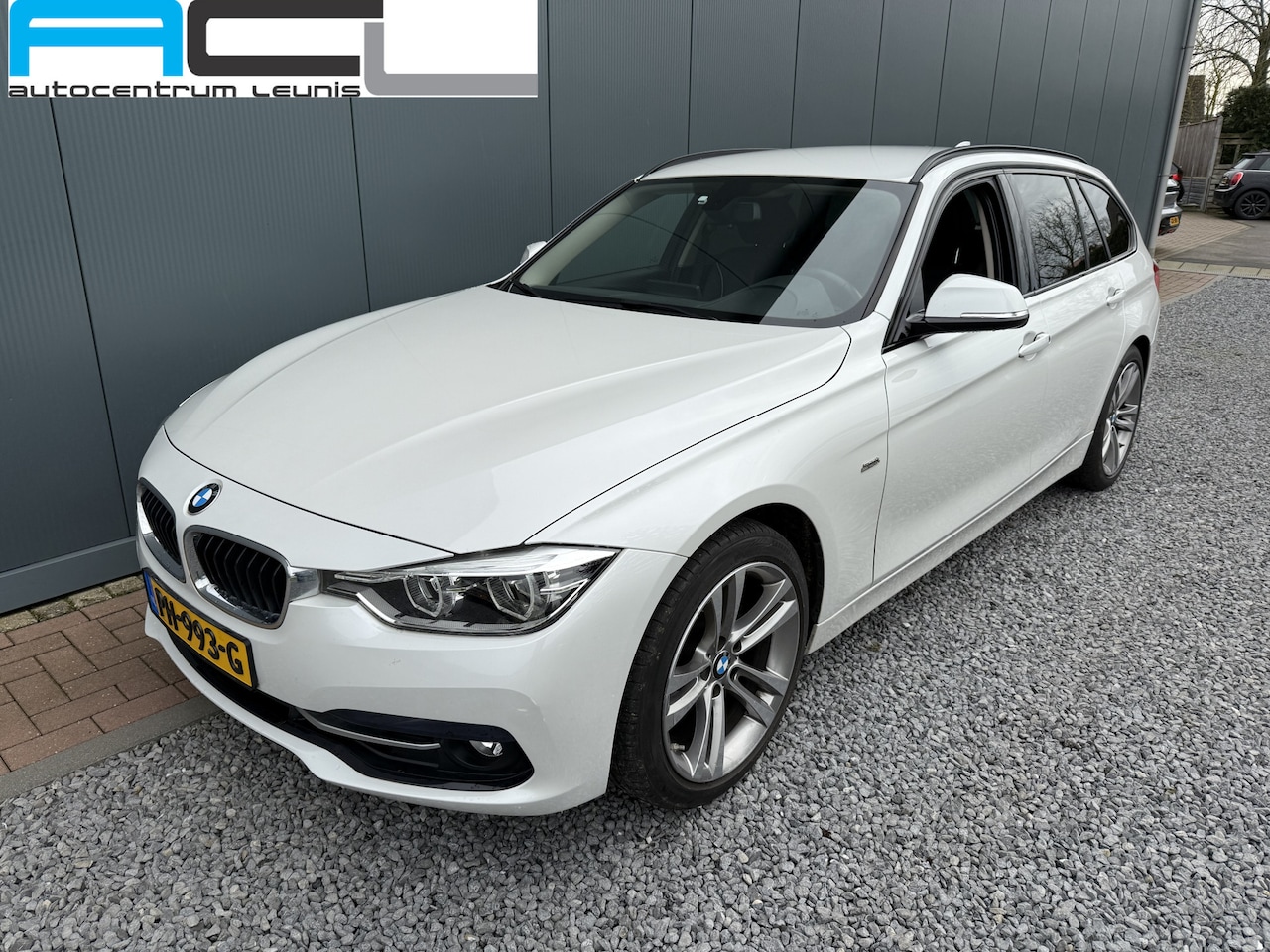 BMW 3-serie Touring - 318i Automaat High Executive Sportline Touring - AutoWereld.nl