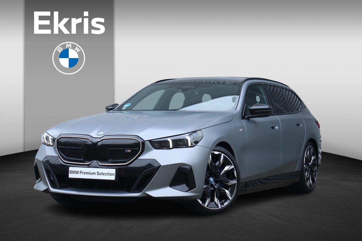 BMW i5 Touring - M60 xDrive | M Sportpakket Pro | Trekhaak | Panodak | Driving Assistant Prof. | Parking As - AutoWereld.nl