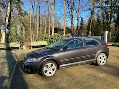 Audi A3 - 1.6 FSI Attraction