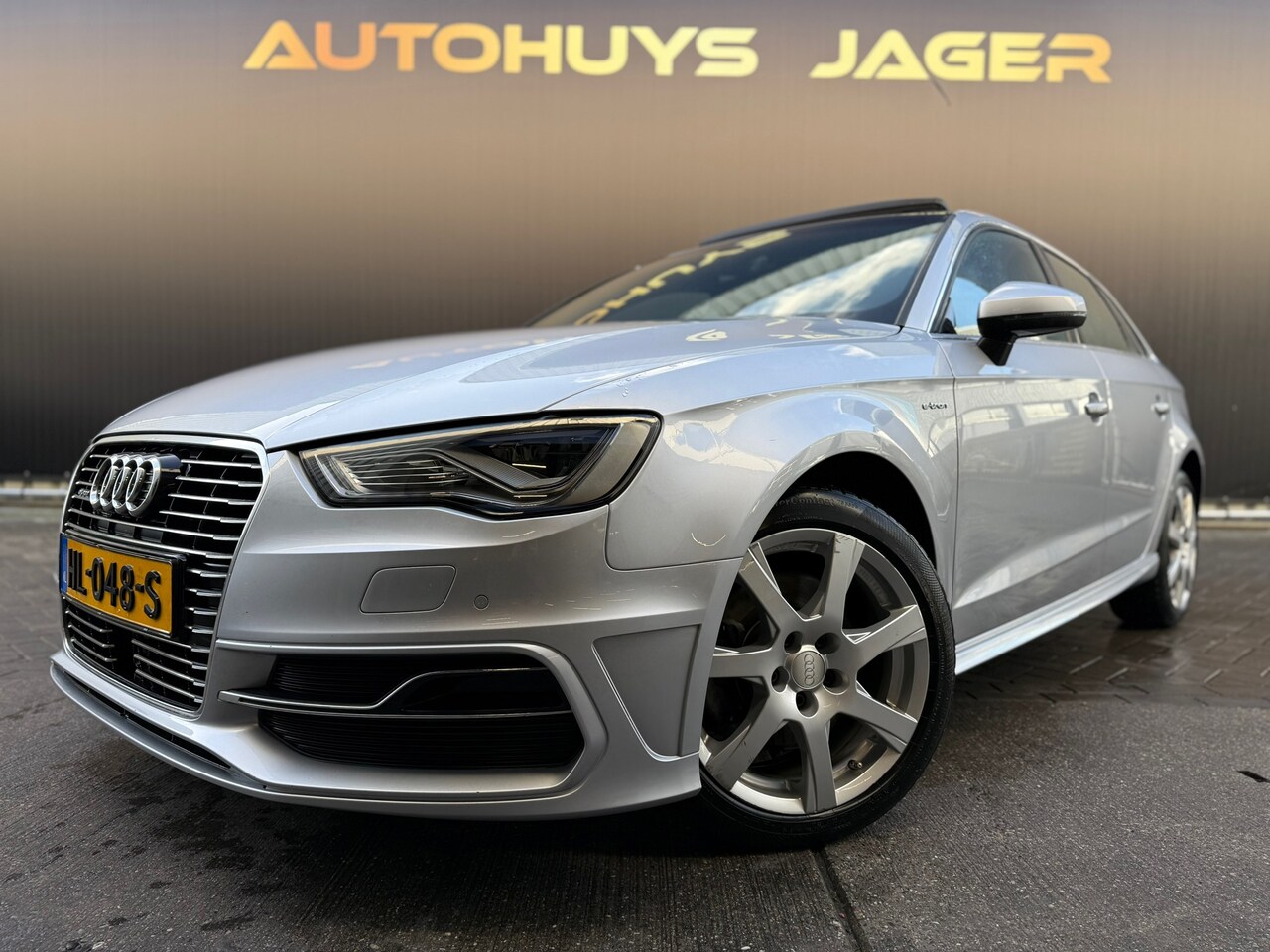 Audi A3 Sportback - 1.4 e-tron PHEV Ambition Pano ACC Carplay Camera - AutoWereld.nl