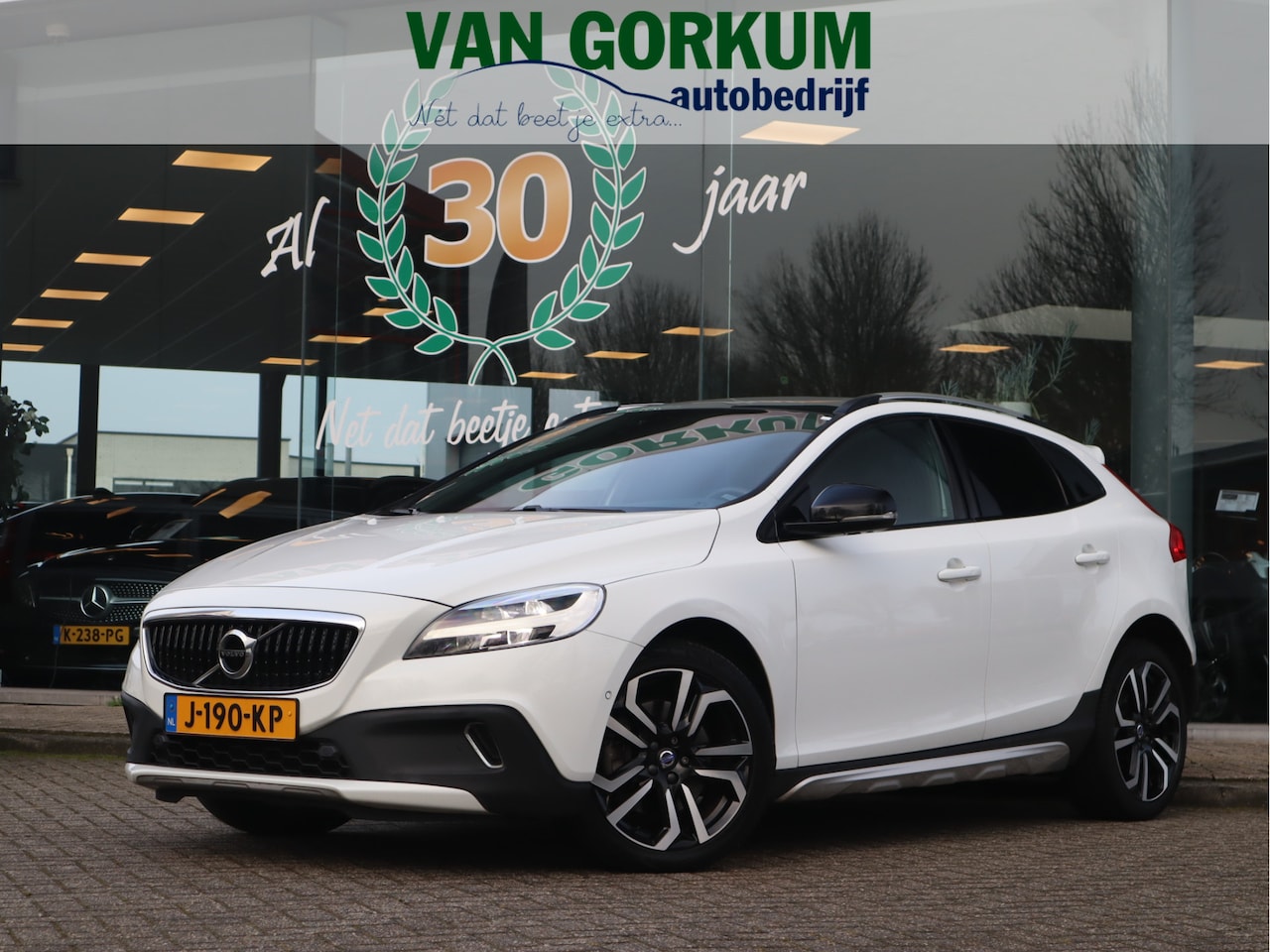 Volvo V40 Cross Country - 1.5 T3 Summum Automaat - AutoWereld.nl