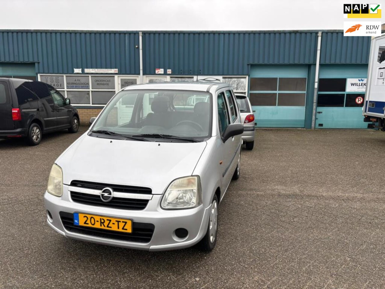 Opel Agila - 1.2-16V Essentia / NIEUWE APK TOT 22-02-2026 / TREKHAAK / ORIGINELE RADIO - AutoWereld.nl