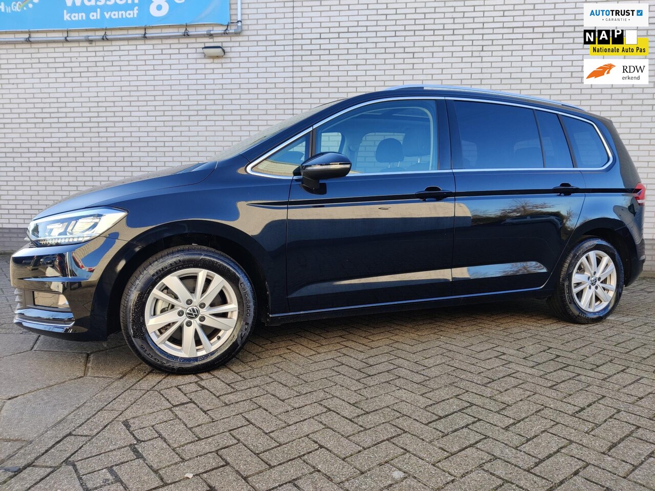 Volkswagen Touran - 1.5 TSI Highline 7p / Automaat / Panoramadak! - AutoWereld.nl