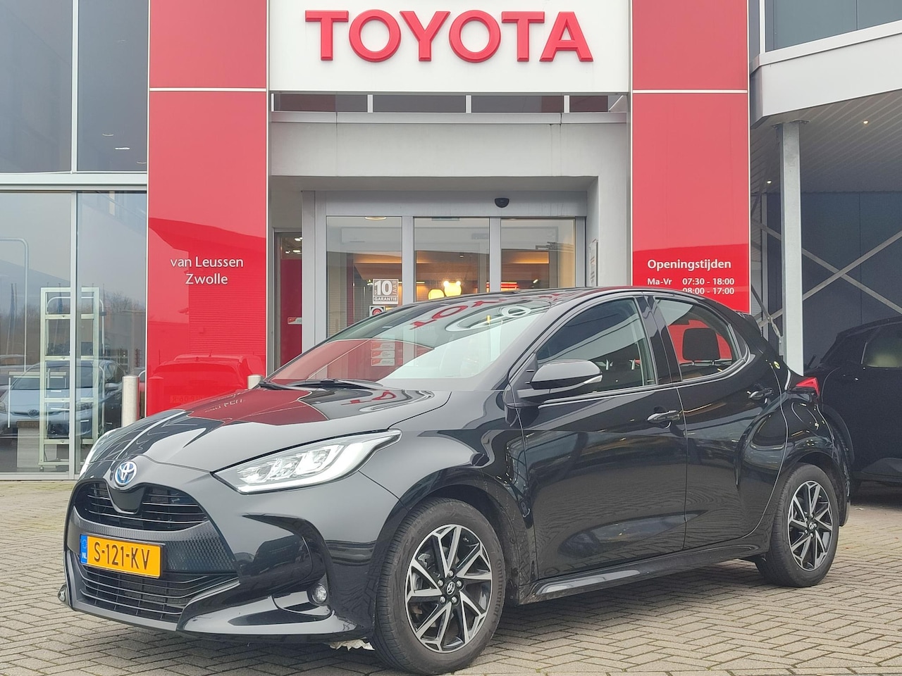 Toyota Yaris - 1.5 HYBRID DYNAMIC KEYLESS LED 16' LM-VELGEN CAMERA APPLE/ANDROID CLIMA AD-CRUISE BLUETOOT - AutoWereld.nl