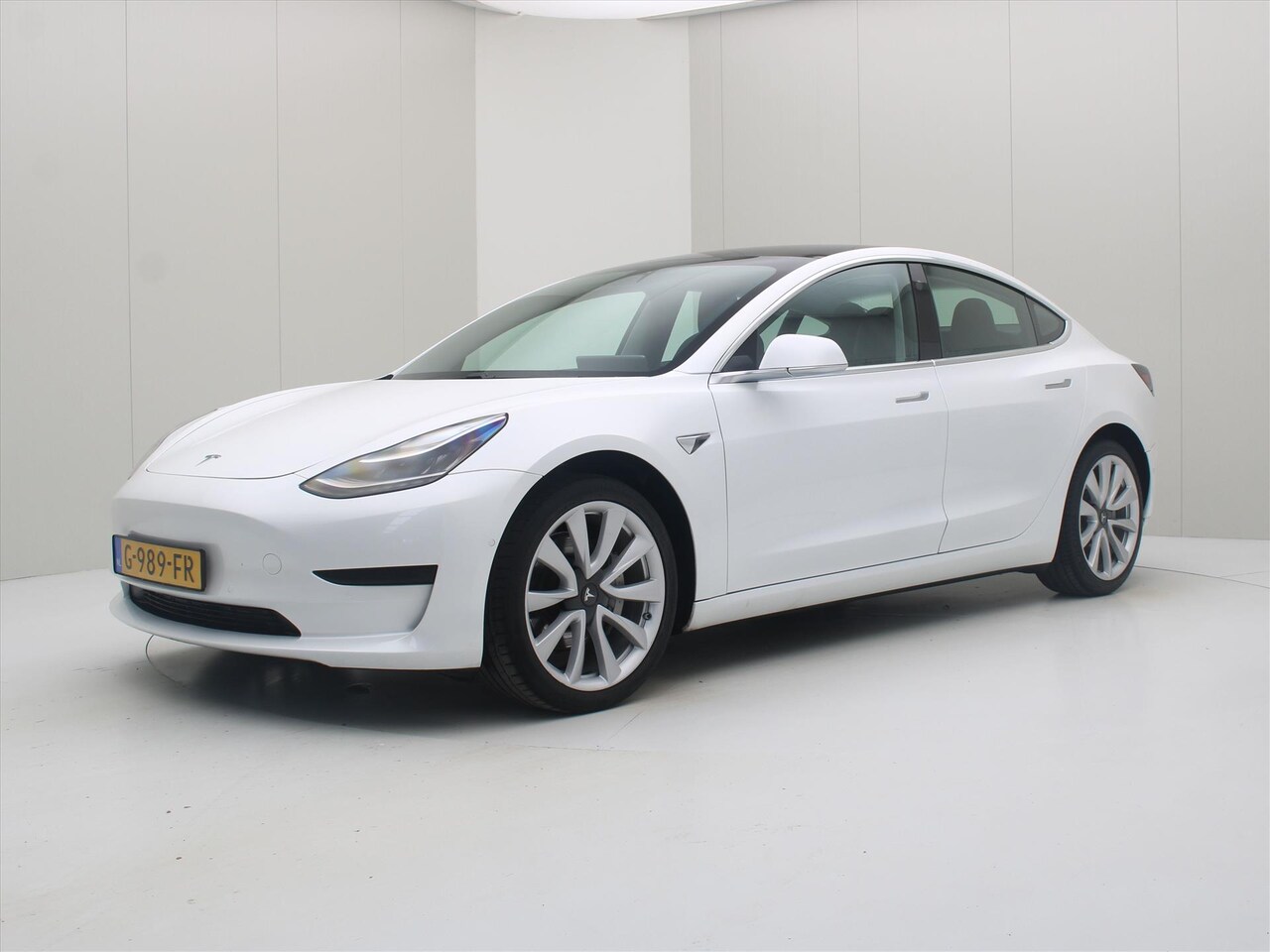 Tesla Model 3 - Standard RWD Plus [ AUTOPILOT+19+LEDER+CAMERA+PDC+LED ] - AutoWereld.nl