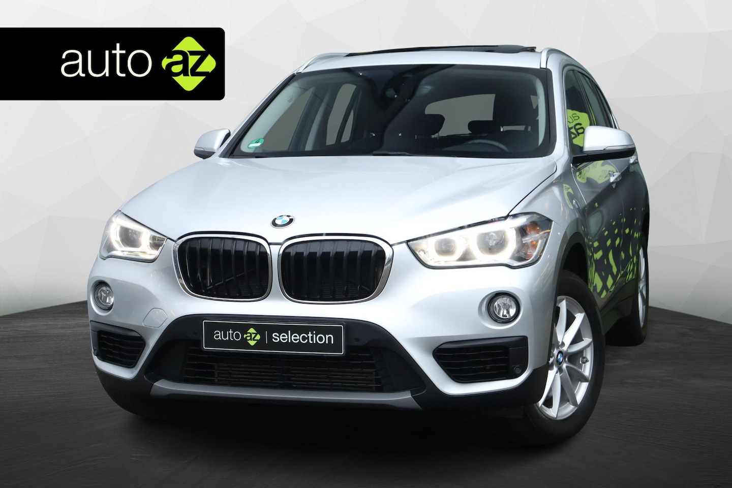 BMW X1 - sDrive20i Executive Edition / Panorama / Trekhaak - AutoWereld.nl