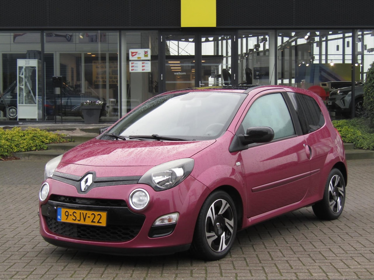 Renault Twingo - 1.2 16v 75pk Dynamique / Panoramadak / Cruise-Control / Lmv / 2x variabele achterstoel - AutoWereld.nl