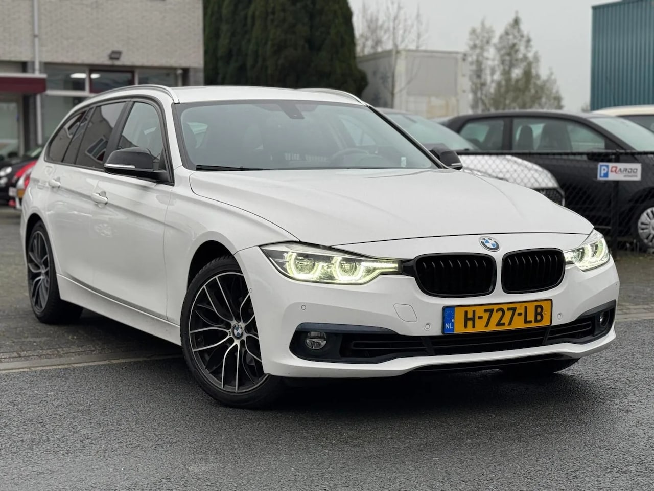 BMW 3-serie Touring - 318i High Executive/Automaat/Navigatie - AutoWereld.nl