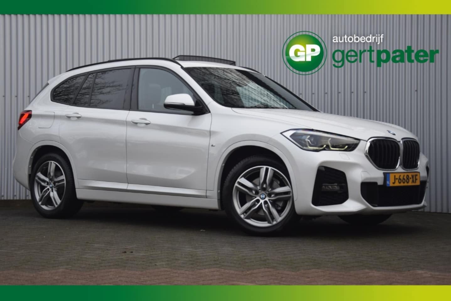 BMW X1 - sDrive18i M-Sport Pano/Trekhaak/Navi/LED - AutoWereld.nl