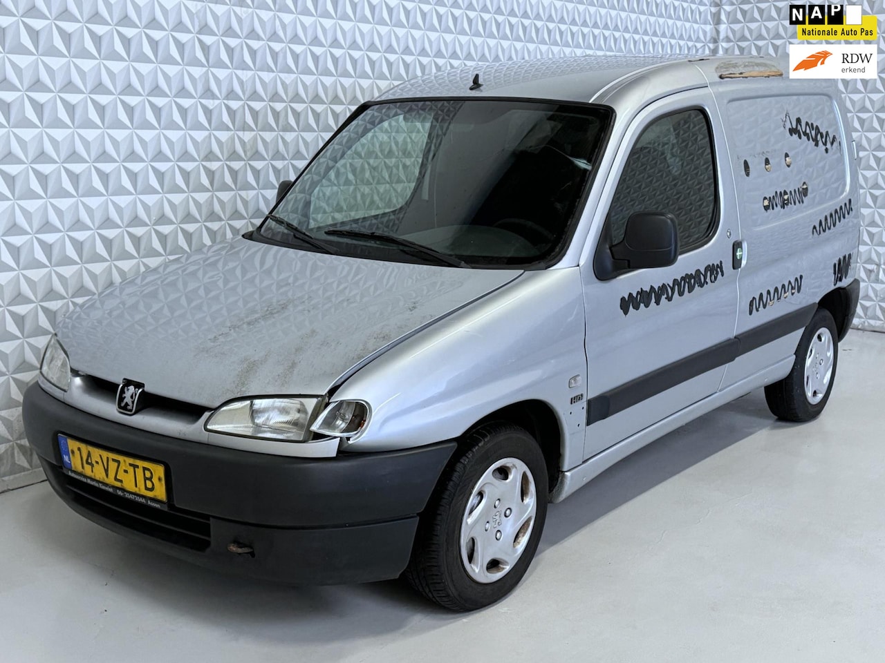 Peugeot Partner - 190C 2.0 HDI X BRANDSTOFPOMP DEFECT!! - AutoWereld.nl