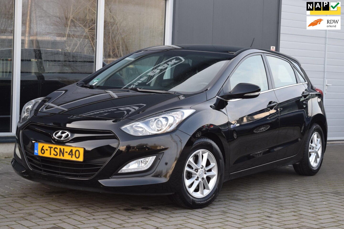 Hyundai i30 - 1.6 GDI i-Motion Plus | Navi |Clima | PDC | NAP + APK 1-2026 ! - AutoWereld.nl