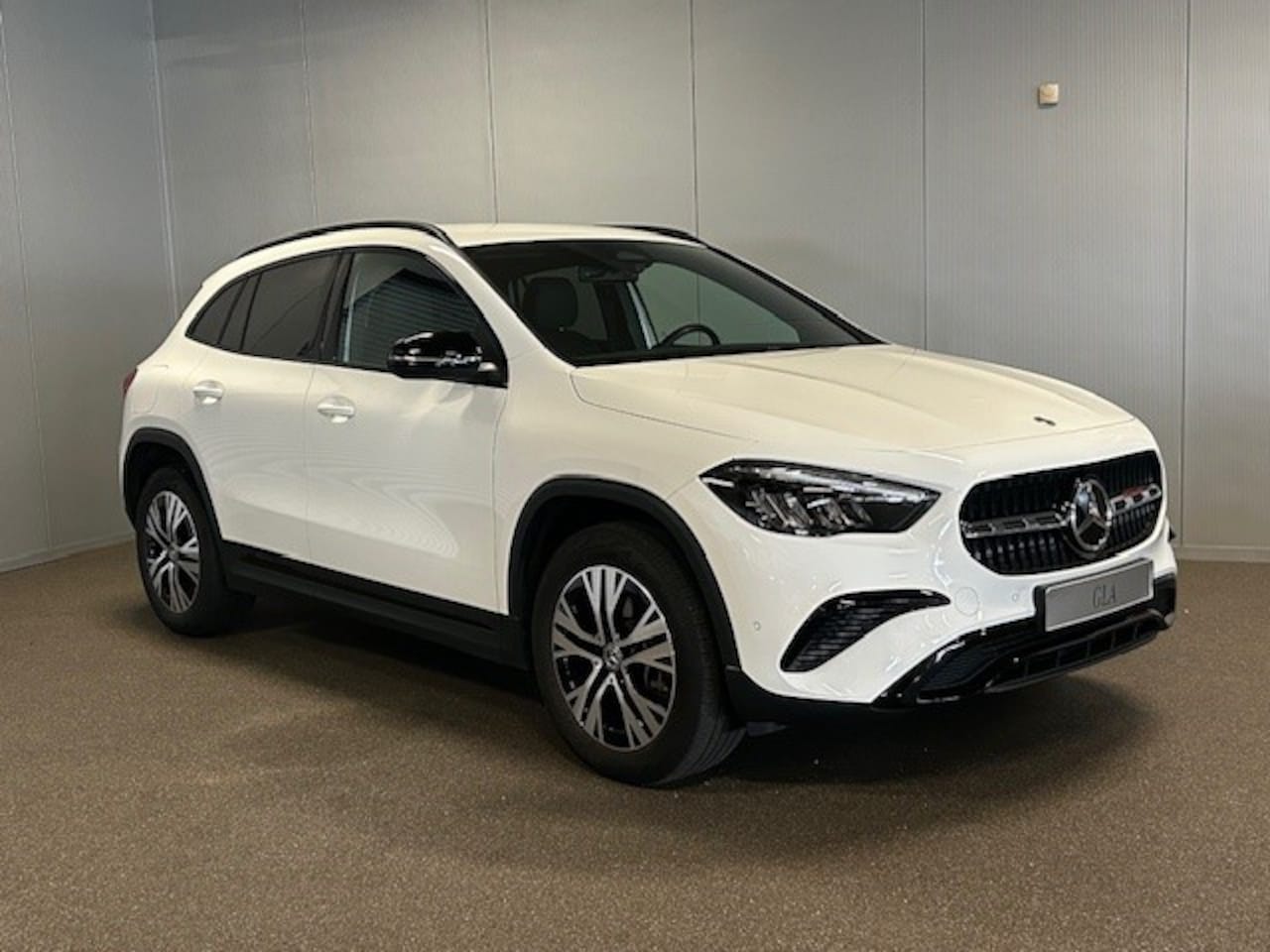 Mercedes-Benz GLA-Klasse - 250e Progressive Face Lift-NIGHT-CAMERA-TREKHAAK-COMPLEET - AutoWereld.nl