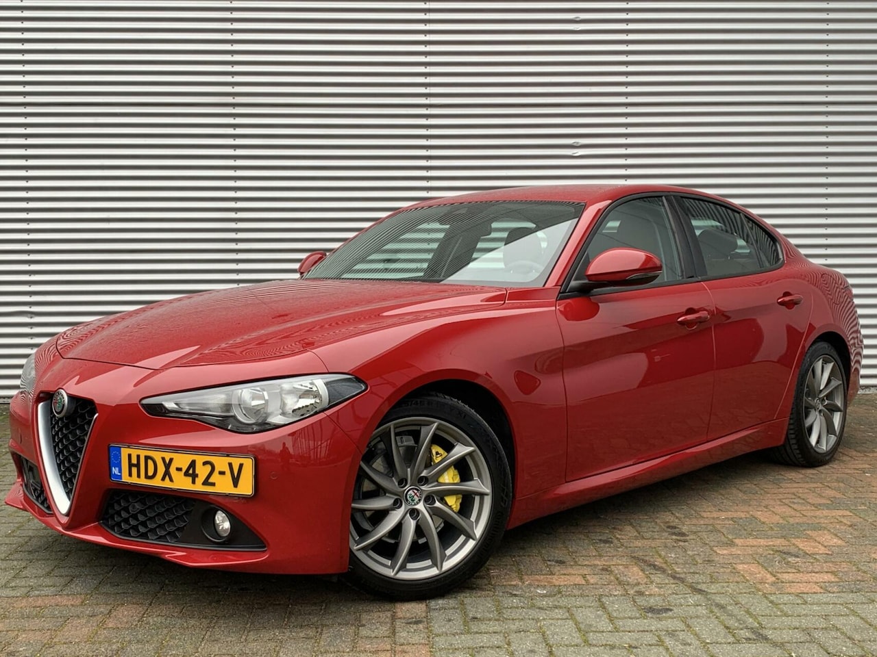 Alfa Romeo Giulia - 2.0T Autom Led Camera Cruise Leer Pdc 2018 Eerste Eigenaar Vol Opties Dealer Onderhouden - AutoWereld.nl