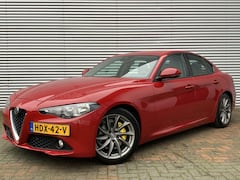 Alfa Romeo Giulia - 2.0T Autom Led Camera Cruise Leer Pdc 2018 Eerste Eigenaar Vol Opties Dealer Onderhouden