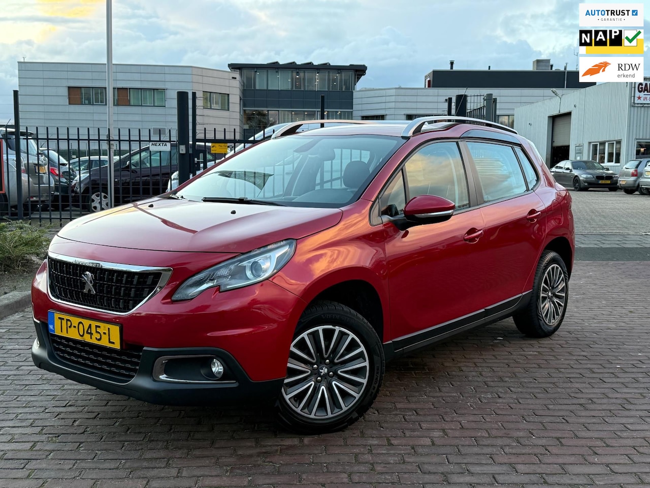 Peugeot 2008 - 1.2 PureTech Active 2e Eigenaar,Airco,Navigatie,PDC,CruiseControl,ElektrischeRamen,5Deurs, - AutoWereld.nl