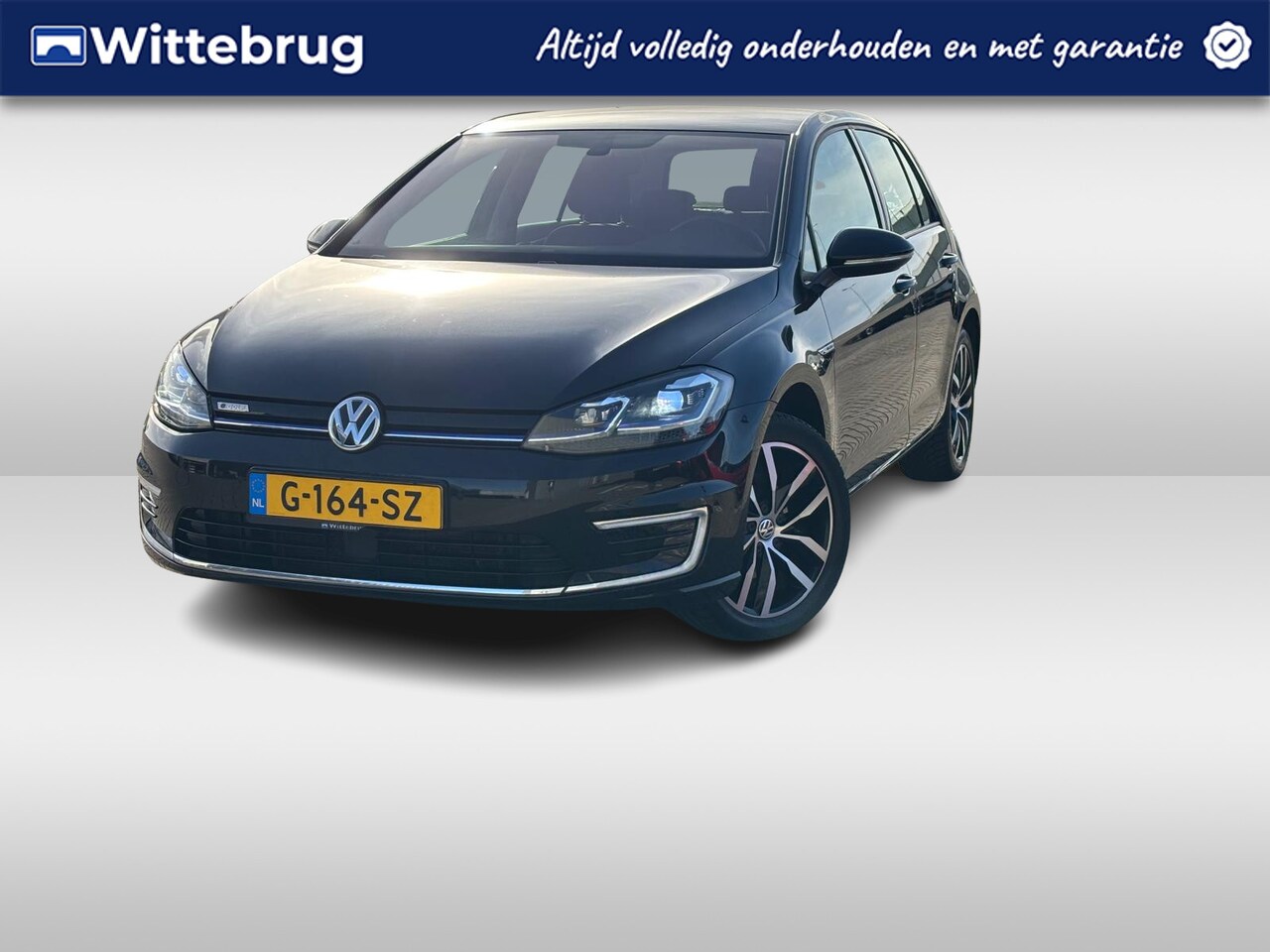 Volkswagen e-Golf - E-DITION / Voorruit verwarming / 17 Inch / Parkeersensoren v+a P4 - AutoWereld.nl