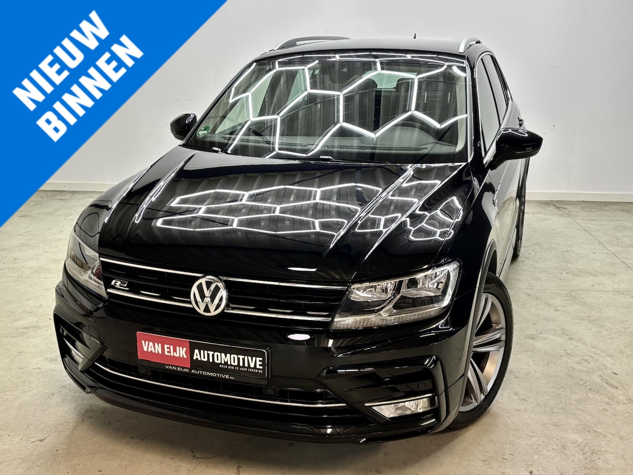 Volkswagen Tiguan - 1.4i R-Line / 1st eign / massage stoelen / ECC - AutoWereld.nl