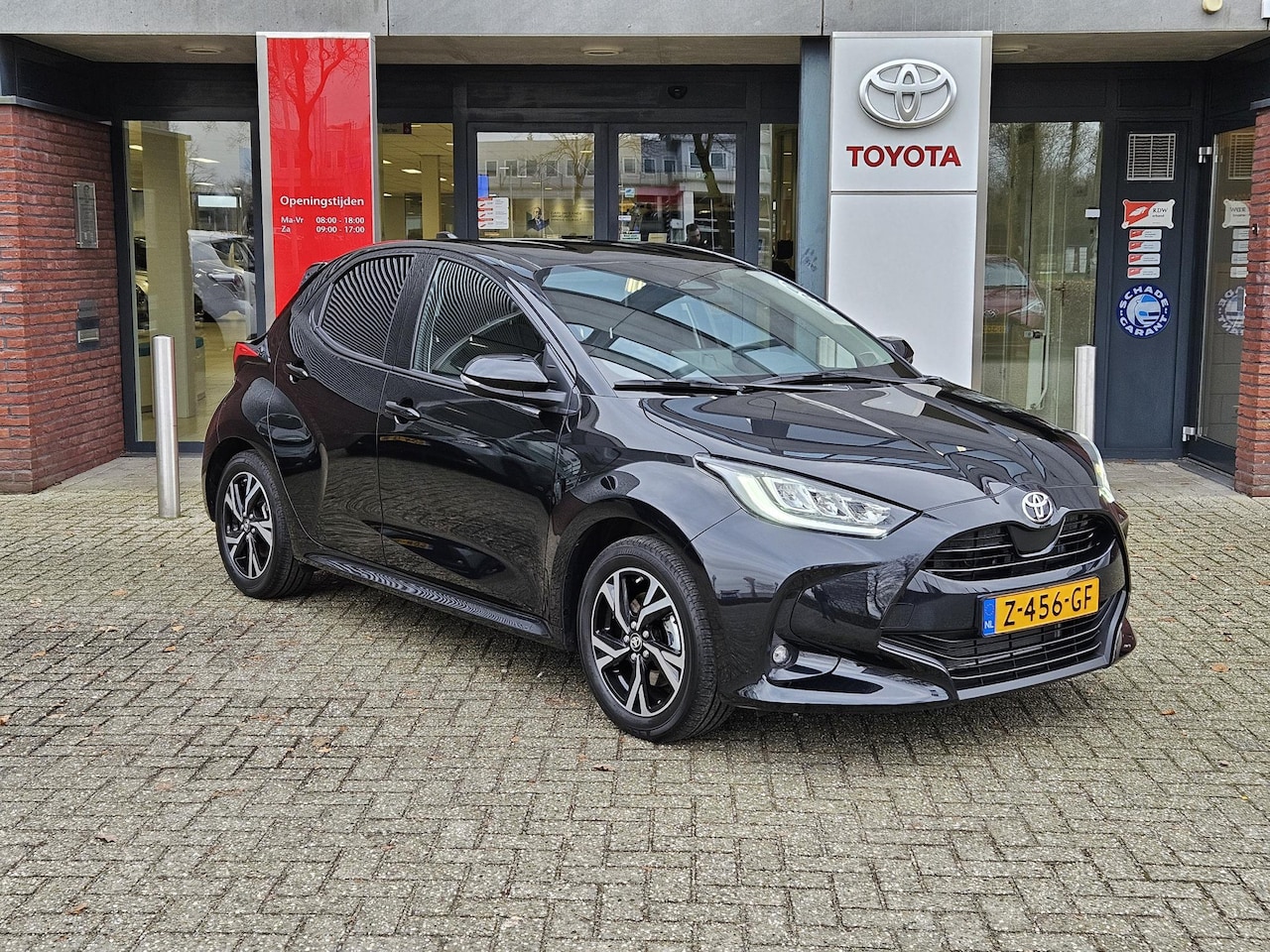 Toyota Yaris - 1.5 Hybrid 115 First Edition NL-AUTO APPLE/ANDROID 16'' LM VELGEN AD-CRUISE PRIVACY GLASS - AutoWereld.nl