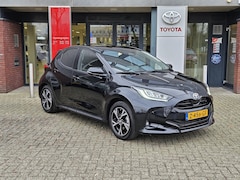 Toyota Yaris - 1.5 Hybrid 115 First Edition NL-AUTO APPLE/ANDROID 16'' LM VELGEN AD-CRUISE PRIVACY GLASS