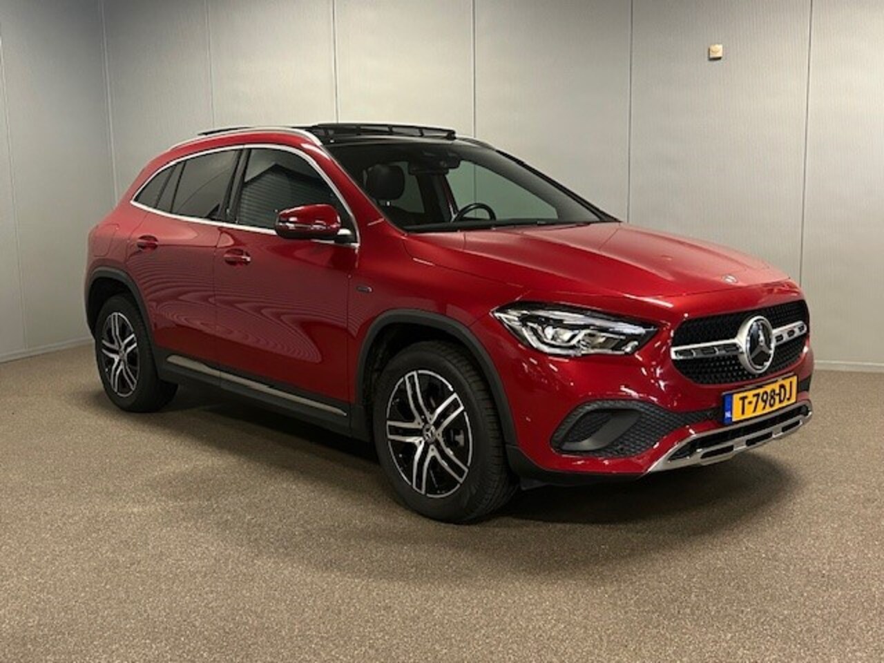 Mercedes-Benz GLA-Klasse - 250e Hybrid Progressive-PANORAMADAK-WIDESCREEN-SFEER-CAMERA-COMPLEET - AutoWereld.nl