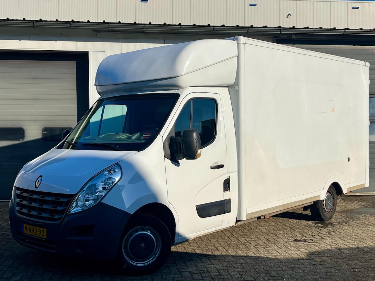 Renault Master - T35 2.3 dCi 125pk Bakwagen Airco Cruise 3-pers. - AutoWereld.nl