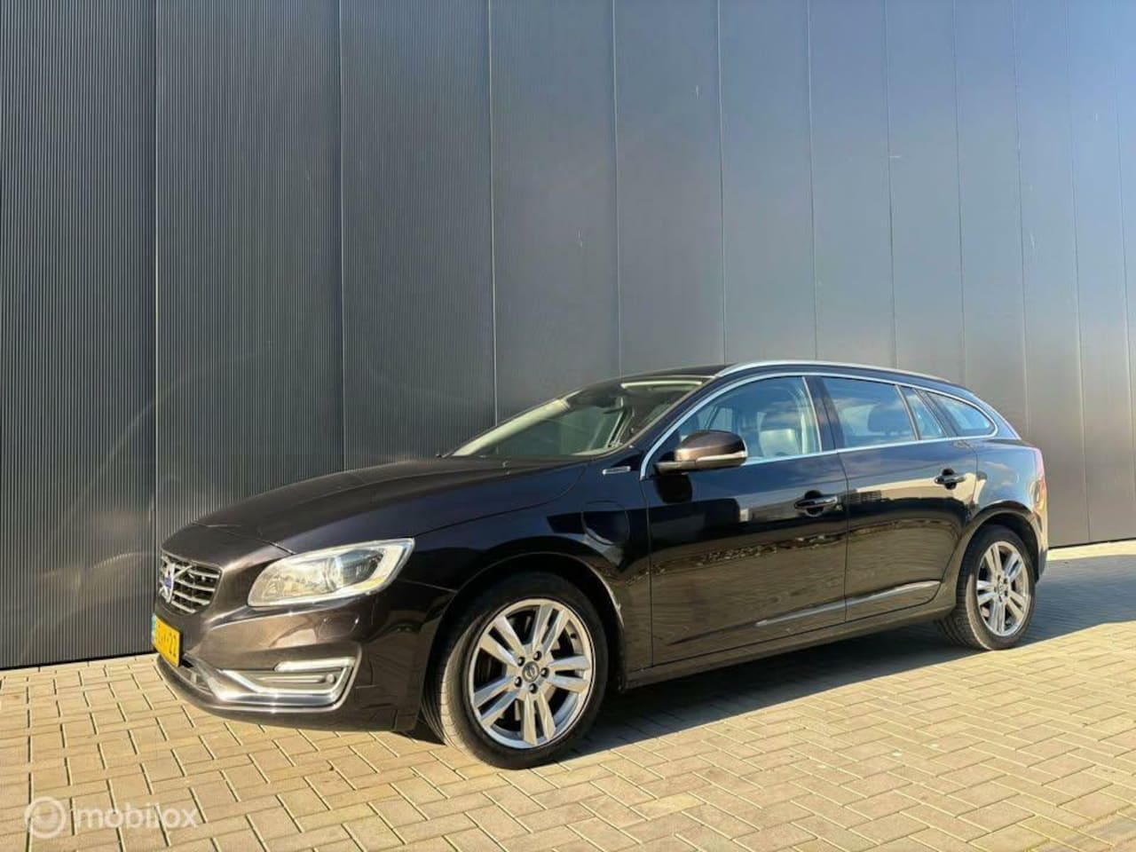 Volvo V60 - 2.4 D6 AWD Plug-In Hybrid Summum 203400 n.a.p.2013 - AutoWereld.nl