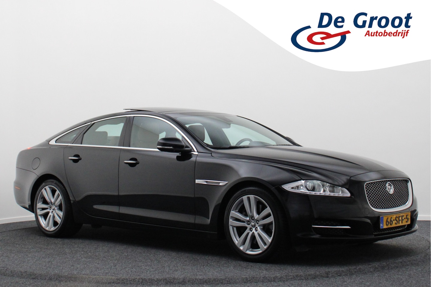 Jaguar XJ - 5.0 V8 Portfolio Leer, Panoramadak, Camera, Cruise, Navigatie, Bluetooth, PDC, 19'' - AutoWereld.nl