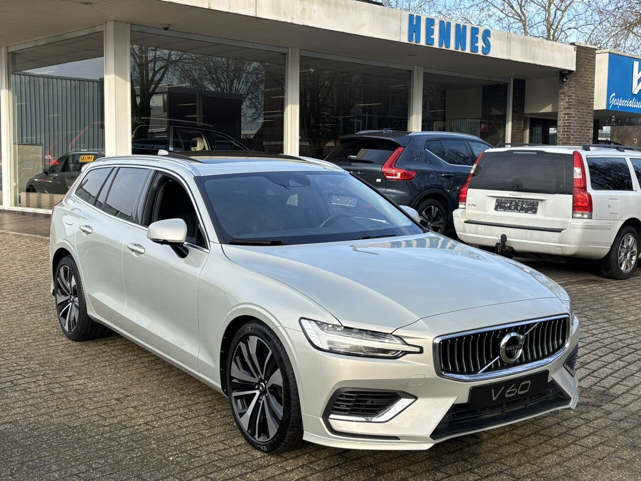 Volvo V60 - T8 Recharge AWD Inscription Head Up Keyless 360 Pilot Assist - AutoWereld.nl