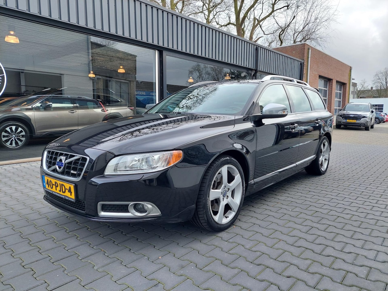 Volvo V70 - 2.0T R-Edition 9jaar dezelfde eigenaar Leer Telefoon High performance sound Stoelverwarmin - AutoWereld.nl