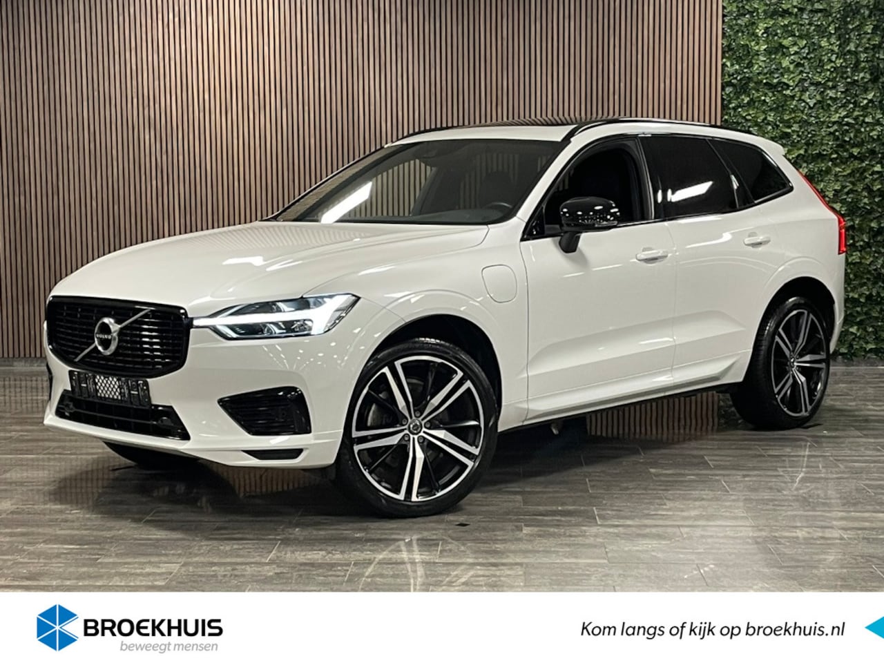 Volvo XC60 - T8 AWD Recharge R-Design | Crystal White | Stoelverwarming voor+achter | Stuurwielverwarmi - AutoWereld.nl