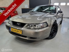 Ford Mustang - USA 3.8 Coupé, 71.000 miles/19 inch/ Leder/Navi