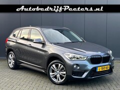 BMW X1 - sDrive18i Sport Line Aut. sportstoelen LED Carplay Trekhaak