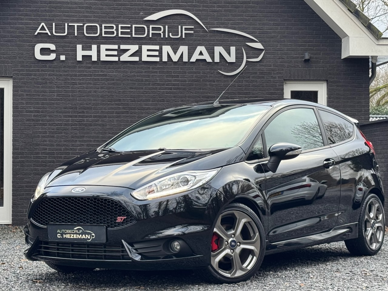 Ford Fiesta - 1.6 ST2 Nieuwstaat DealerOH Camera Navigatie ClimateControl Xenon - AutoWereld.nl