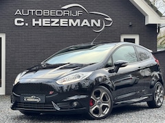 Ford Fiesta - 1.6 ST2 Nieuwstaat DealerOH Camera Navigatie ClimateControl Xenon