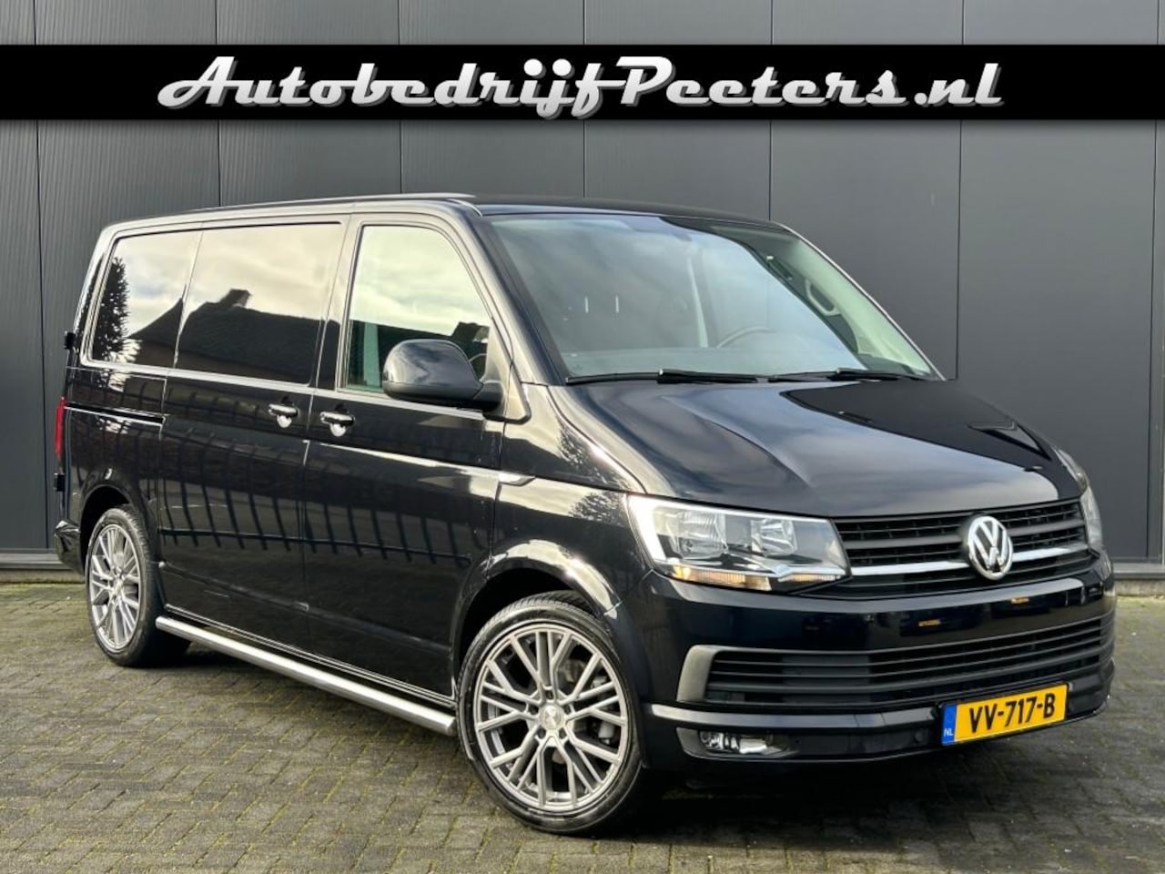 Volkswagen Transporter - 2.0 TDI DSG 3-persoons Navi Cruise Deurtjes PDC - AutoWereld.nl