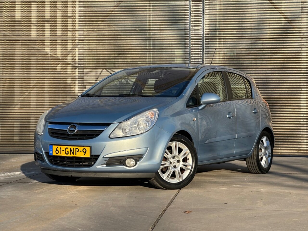 Opel Corsa - 1.4-16V COSMO AIRCO/HALF LEER/LM VELGEN/AUTOMAAT APK 26-2-2026 ! - AutoWereld.nl